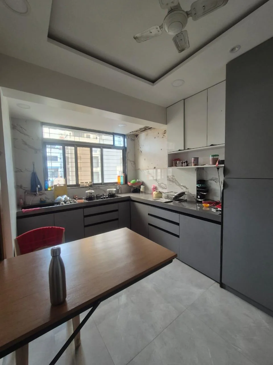Contemporary modular kitchen, completed project photograph by Royal Contractor